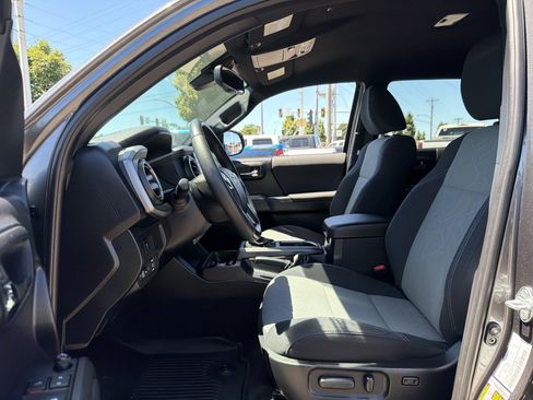 Used 2021 Toyota Tacoma TRD Sport AWD/4WD image 10