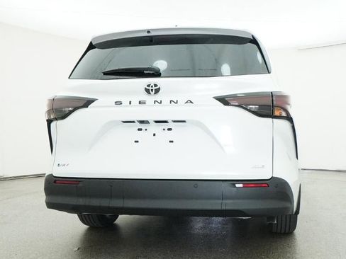 New 2026 Toyota Sienna XLE image 23