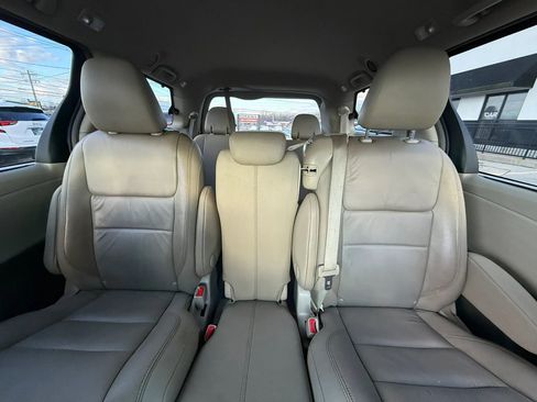 Used 2016 Toyota Sienna XLE Premium image 46