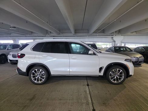 New 2026 BMW X5 sDrive40i w/ Climate Comfort Package RWD image 3
