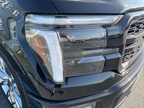 Used 2024 Ford F150 Lariat w/ FX4 Off-Road Package AWD/4WD image 11