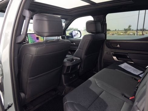 Used 2025 Toyota Tundra Limited AWD/4WD image 21