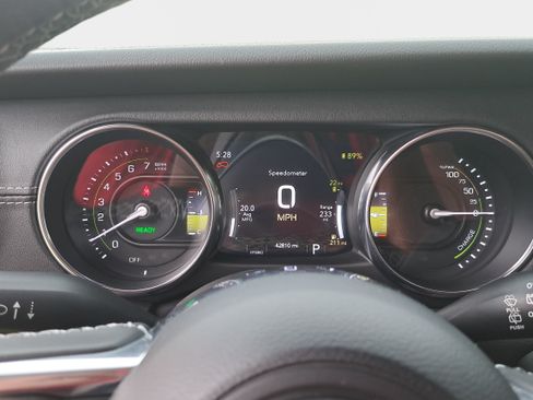 Used 2022 Jeep Wrangler Unlimited Sahara w/ Cold Weather Group AWD/4WD image 18