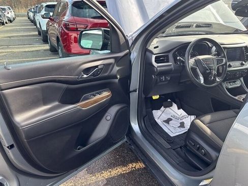 Used 2023 GMC Acadia SLE w/ Driver Convenience Package image 7