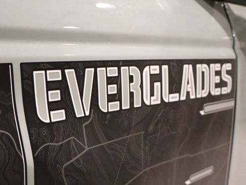 Used 2023 Ford Bronco Everglades image 8