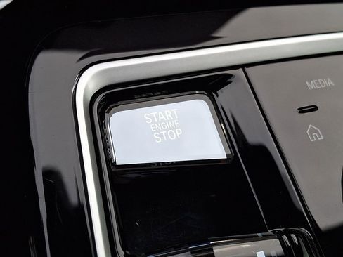 Certified 2023 BMW 760i xDrive 760i xDrive w/ Executive Package image 17