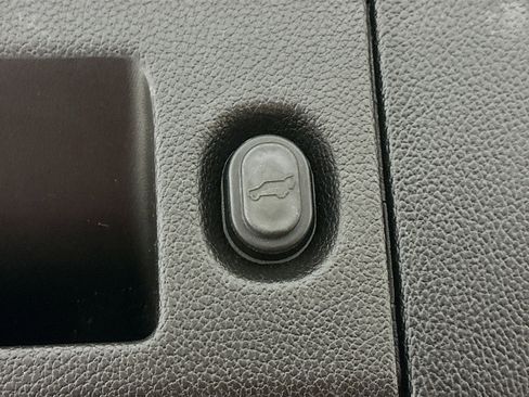 Used 2018 Cadillac Escalade Luxury image 33