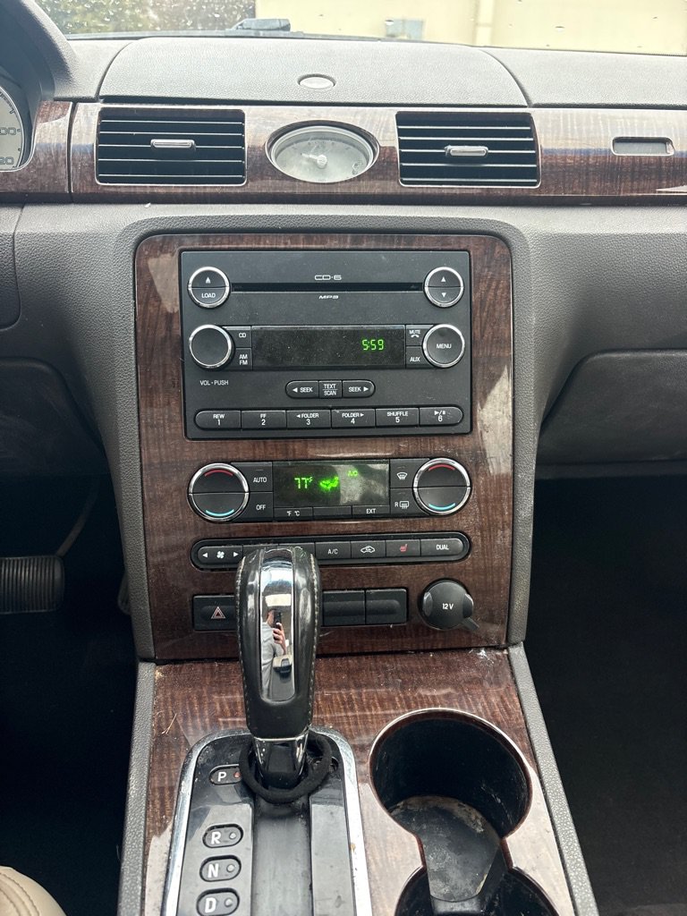 Used 2008 Ford Taurus Limited FWD image 15
