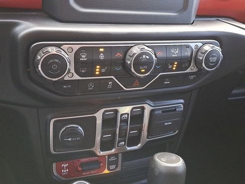 Certified 2021 Jeep Wrangler Unlimited Rubicon w/ Cold Weather Group image 18