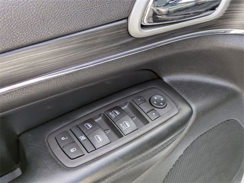 Used 2021 Jeep Grand Cherokee Limited image 12