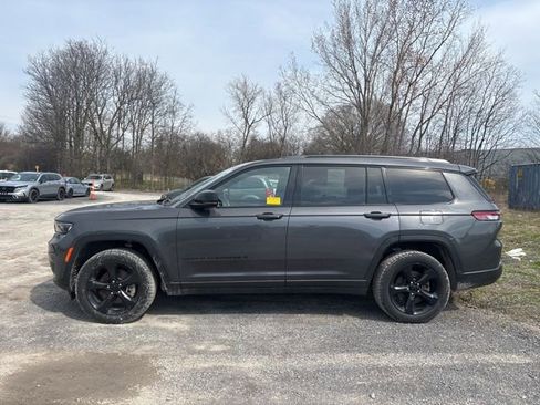 Used 2022 Jeep Grand Cherokee L Laredo image 3