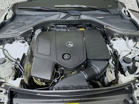 Used 2024 Mercedes-Benz GLC 300 image 9