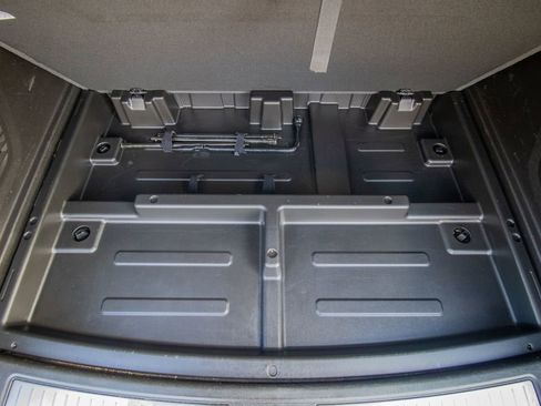 Used 2021 Chevrolet Suburban RST w/ Luxury Package image 50