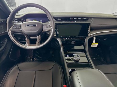 New 2026 Jeep Grand Cherokee Limited AWD/4WD image 2