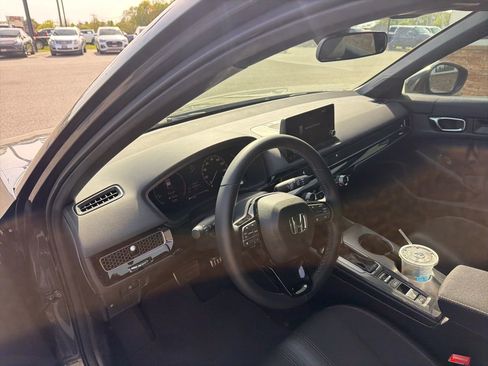 Used 2025 Honda Civic Sport image 4