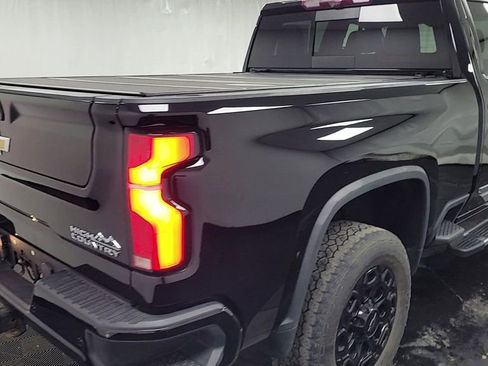 Used 2024 Chevrolet Silverado 3500 High Country w/ Technology Package AWD/4WD image 4