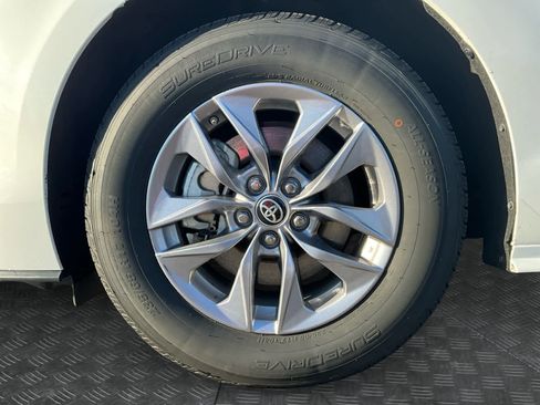 Used 2025 Toyota Sienna LE image 16