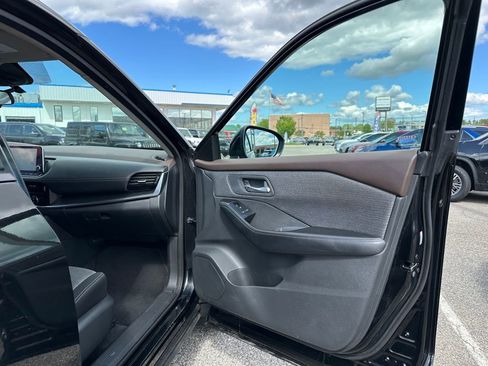Used 2022 Nissan Rogue SV AWD/4WD image 19