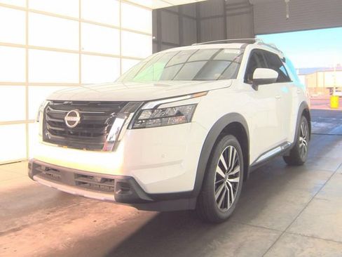 Certified 2025 Nissan Pathfinder Platinum w/ Cargo Package FWD image 12