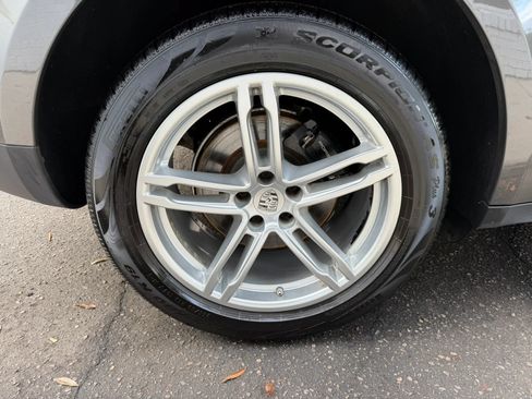 Used 2018 Porsche Macan Sport Edition AWD/4WD image 37
