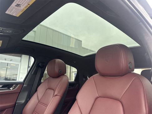 Used 2025 Porsche Cayenne Turbo image 16
