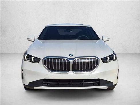 Certified 2024 BMW 530i w/ Premium Package RWD image 2
