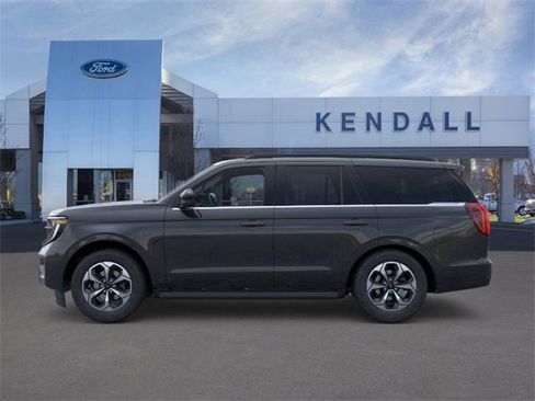 Used 2026 Ford Expedition Active image 3