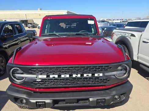 Used 2025 Ford Bronco Badlands image 3