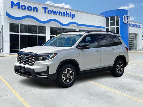 Used 2023 Honda Passport TrailSport image 3