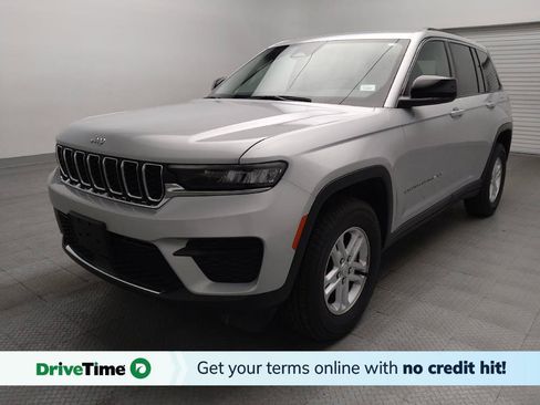 Used 2024 Jeep Grand Cherokee Laredo RWD image 1