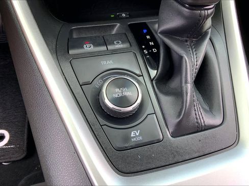 Used 2025 Toyota RAV4 XLE Premium w/ Weather Package AWD/4WD image 33