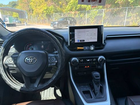 Used 2023 Toyota RAV4 XLE FWD image 11