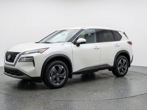 Used 2025 Nissan Rogue SV AWD/4WD image 3