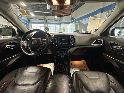 Used 2019 Jeep Cherokee Limited AWD/4WD image 2