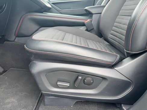 Used 2025 Ford Explorer ST-Line w/ ST-Line Street Pack image 6