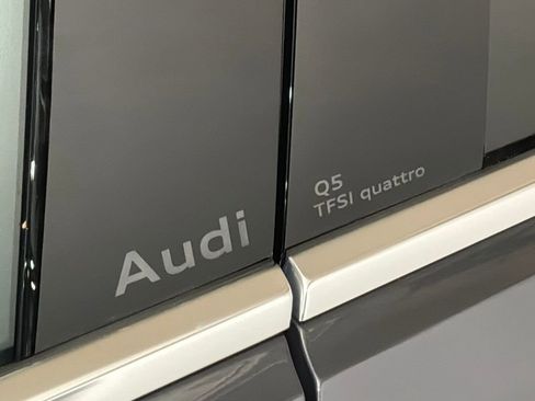 Used 2025 Audi Q5 Premium w/ Convenience Package image 27