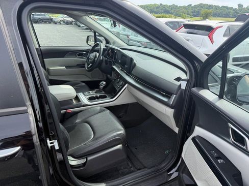 Used 2022 Kia Carnival LX FWD image 11