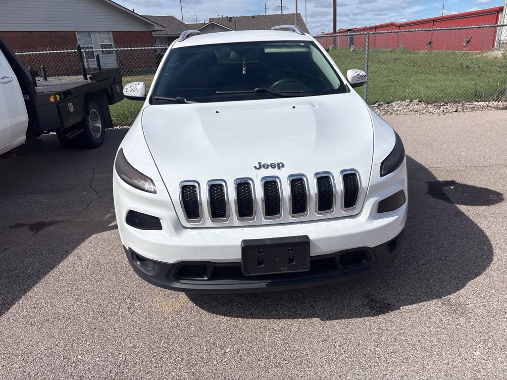 Used 2018 Jeep Cherokee Latitude FWD image 3
