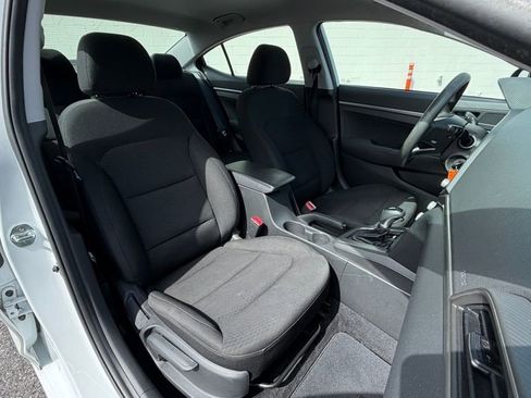 Used 2020 Hyundai Elantra SE w/ Cargo Package (C1) image 15