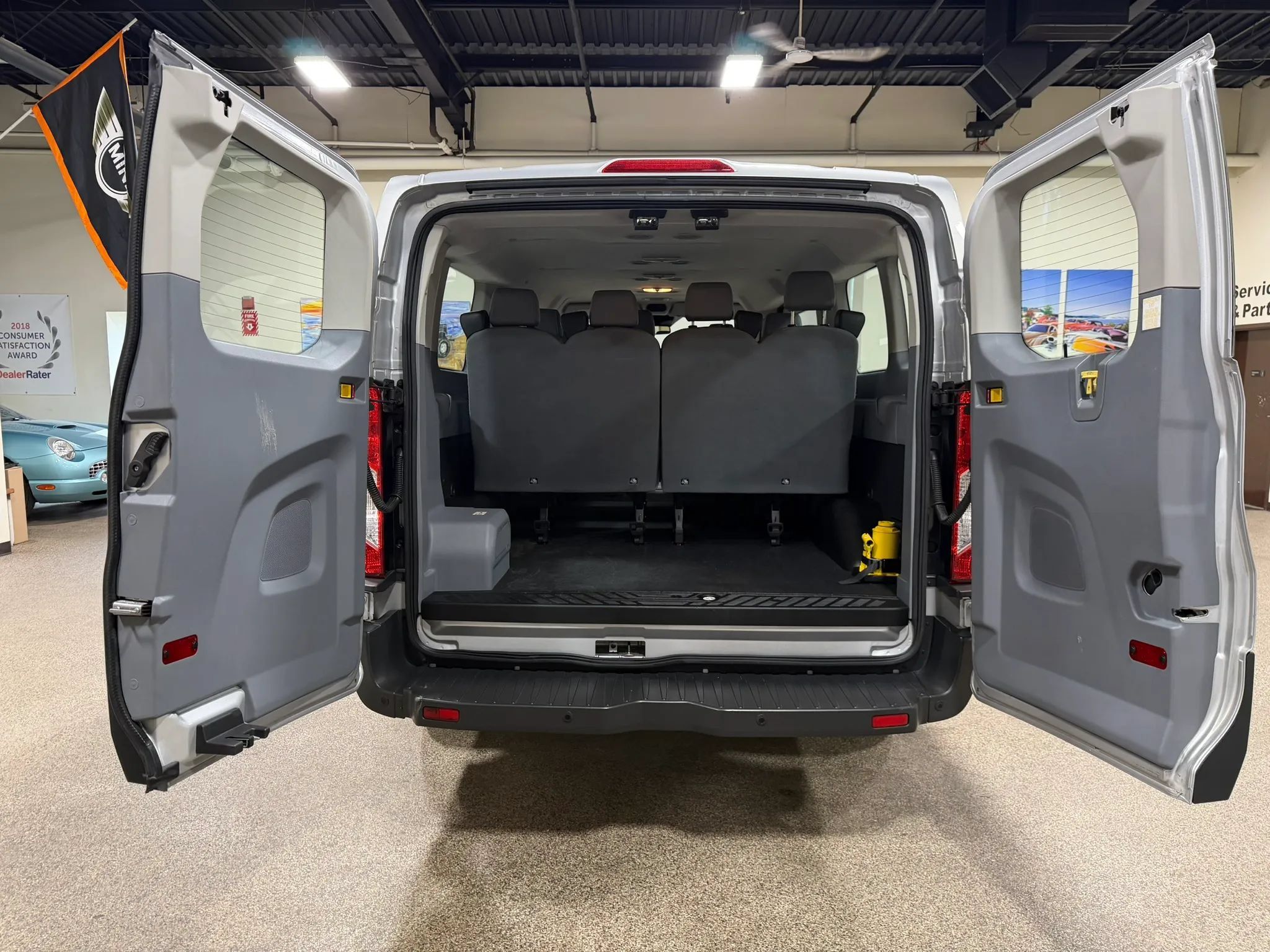 Used 2018 Ford Transit 350 XL RWD image 22