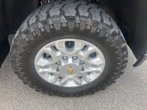 Used 2023 Chevrolet Silverado 2500 LT w/ Convenience Package AWD/4WD image 3