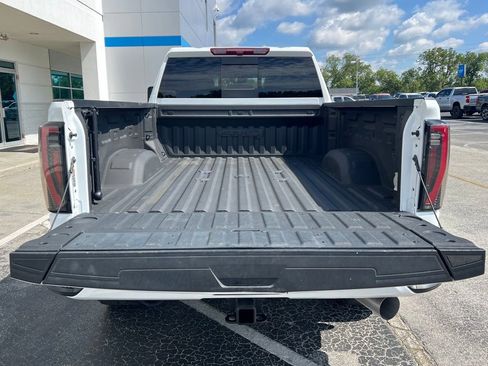 Used 2024 GMC Sierra 2500 AT4 w/ AT4 Preferred Package AWD/4WD image 9