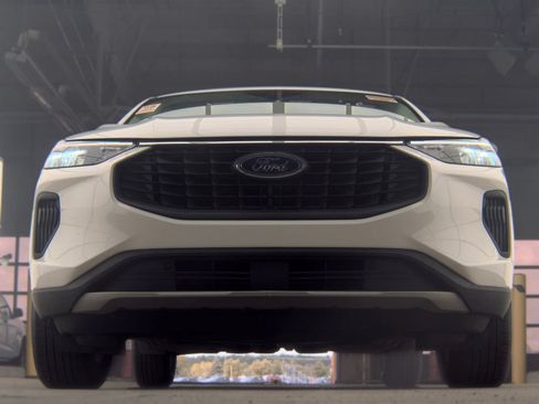 Used 2023 Ford Escape Active AWD/4WD image 3
