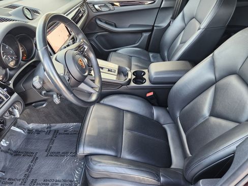 Used 2024 Porsche Macan image 12