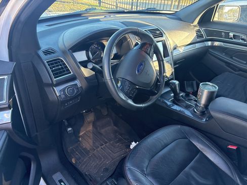 Used 2019 Ford Explorer Sport image 3