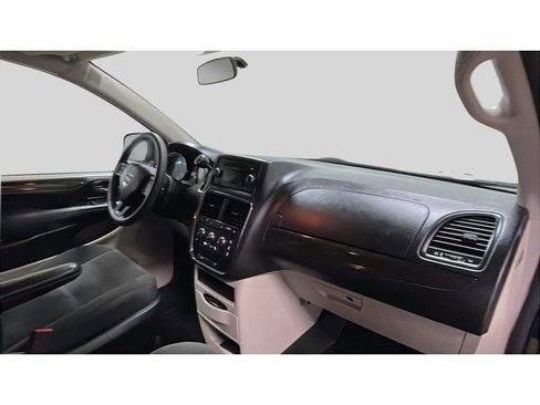 Used 2017 Dodge Grand Caravan SE FWD image 19