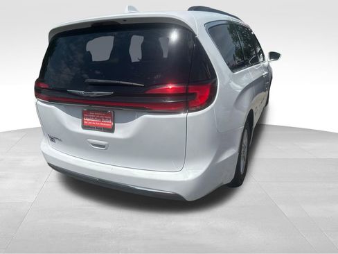 Used 2022 Chrysler Pacifica Touring-L FWD image 23