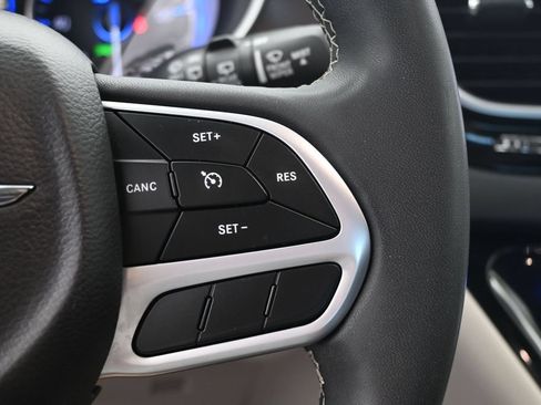Used 2023 Chrysler Voyager LX FWD image 30
