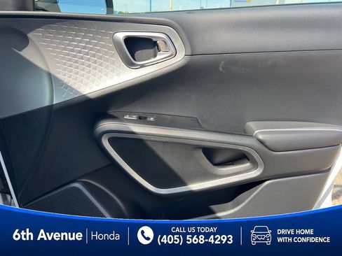 Used 2025 Kia Soul S FWD image 22