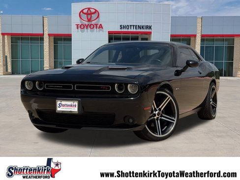 Used 2015 Dodge Challenger R/T w/ Quick Order Package 28B R/T RWD image 1